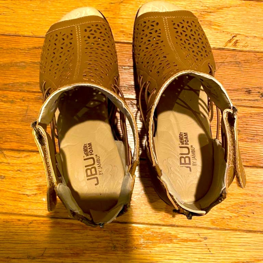 Open toe sandal